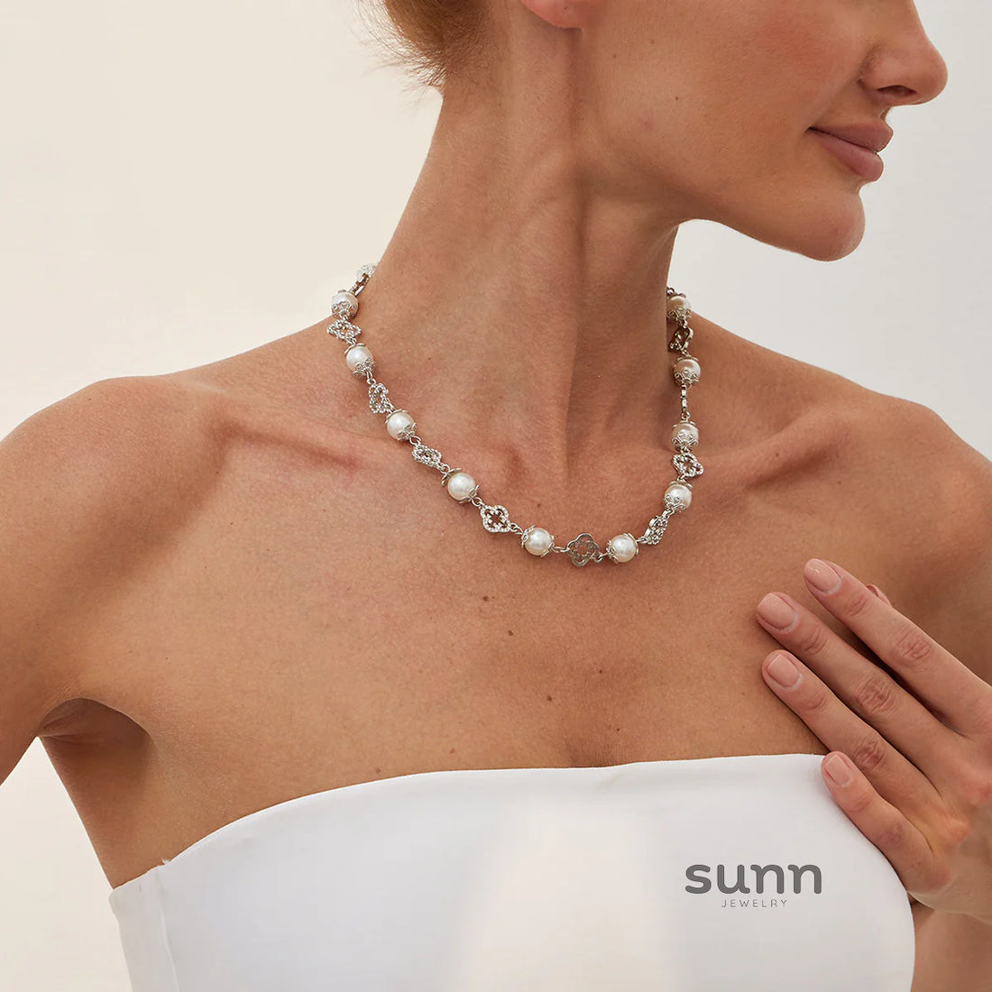 Livi Floral Pearl Necklace