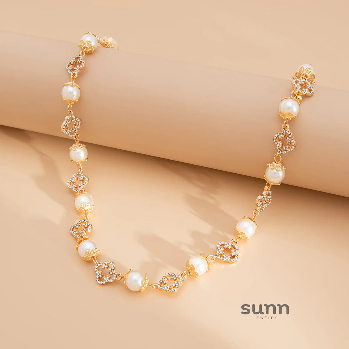Livi Floral Pearl Necklace