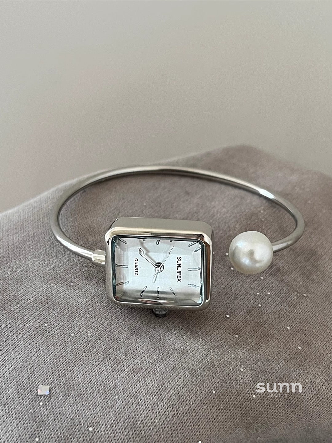 Livvy Pearl Bracelet Watch [3UWZJX5E]