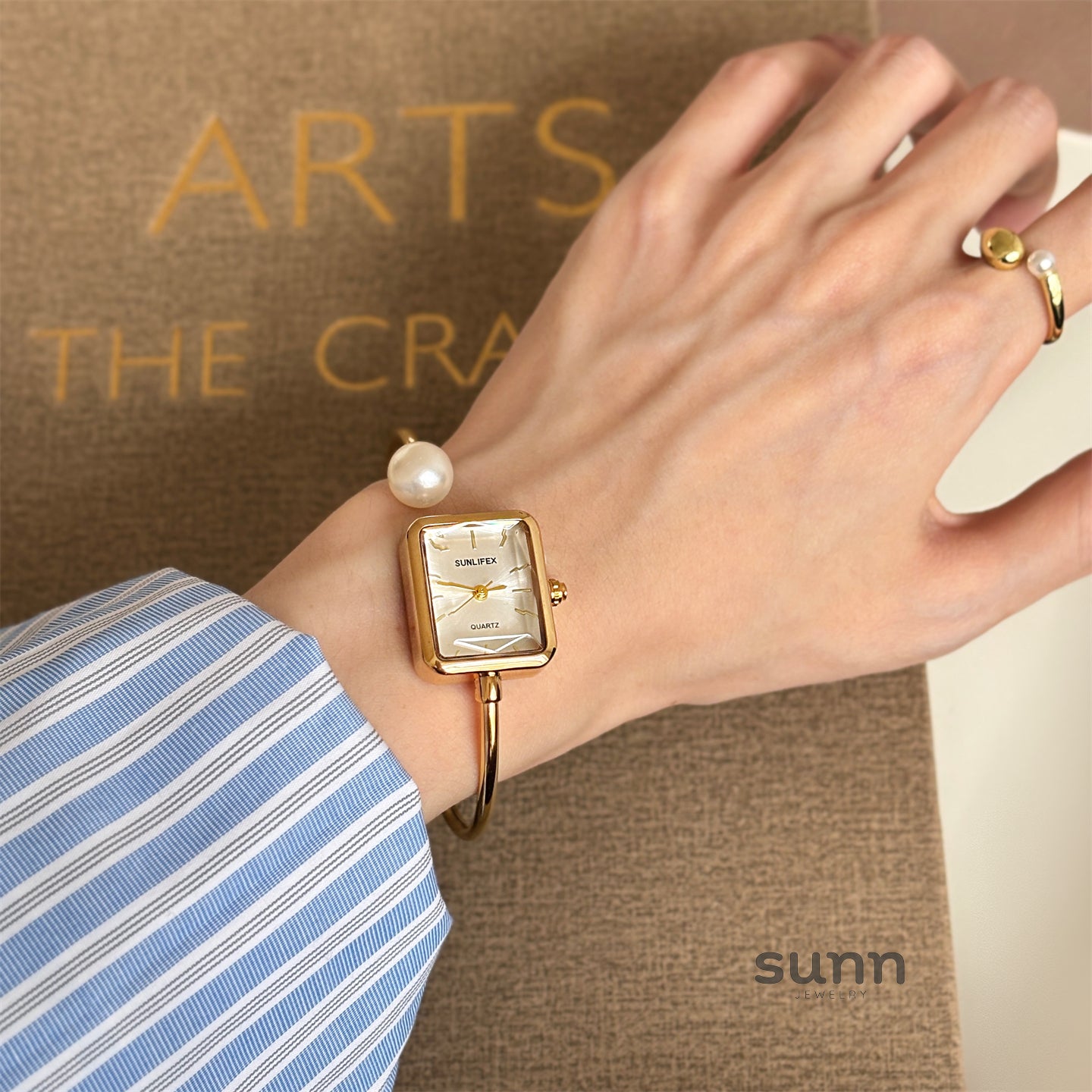 Livvy Pearl Bracelet Watch [BA2JQNDC]