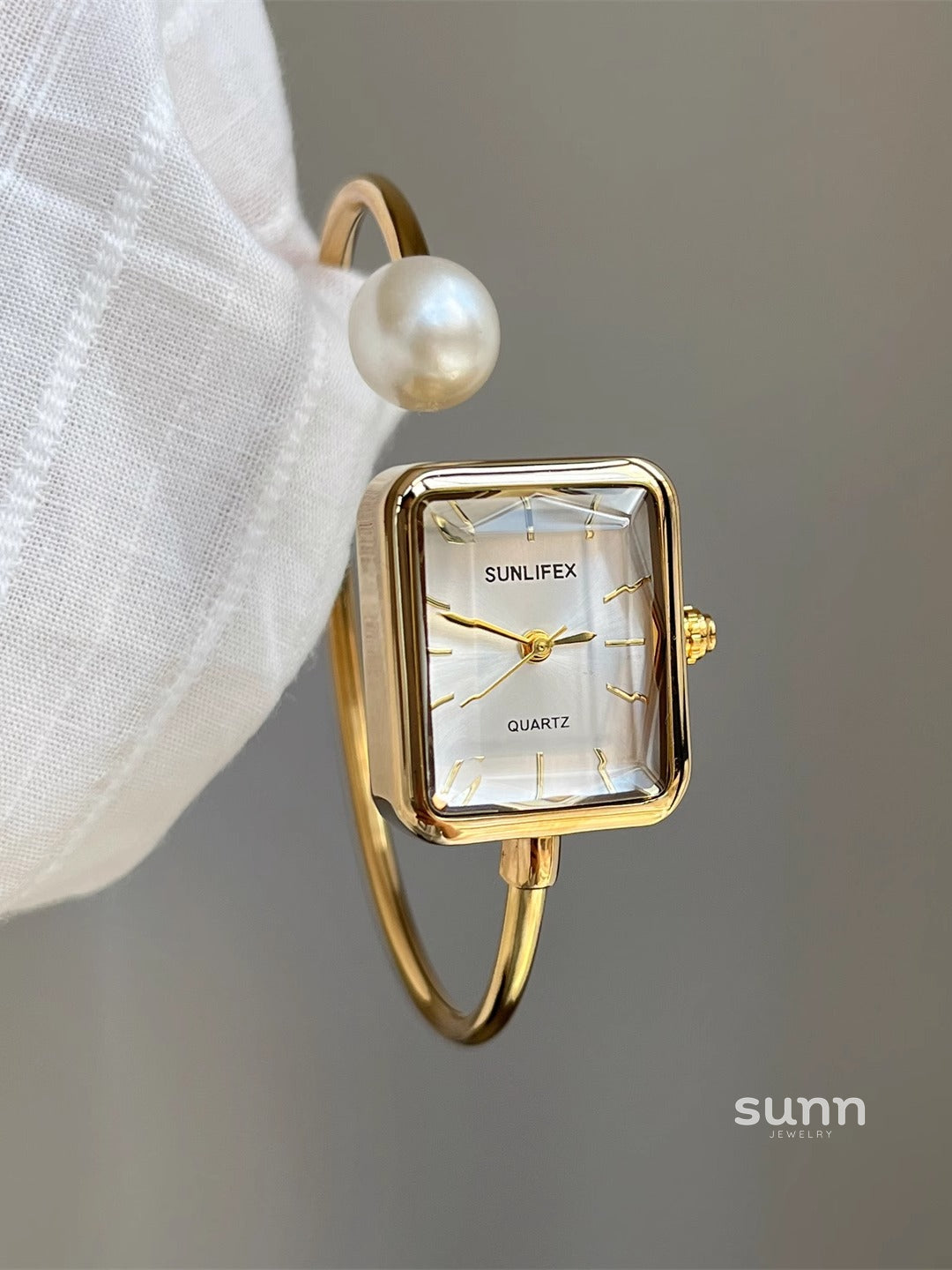 Livvy Pearl Bracelet Watch [2HMJ9VJC]