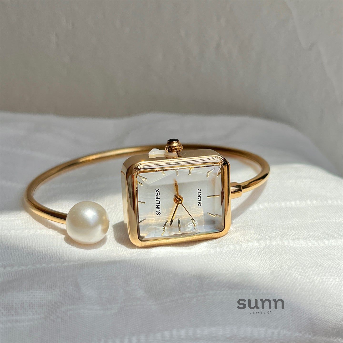 Livvy Pearl Bracelet Watch [AGFVC2FL]