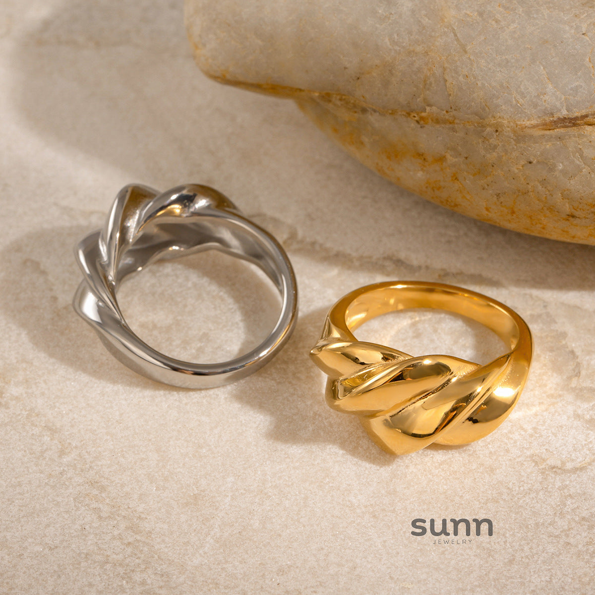 Liz Twisted Gold Band Ring [PFJQC76U]