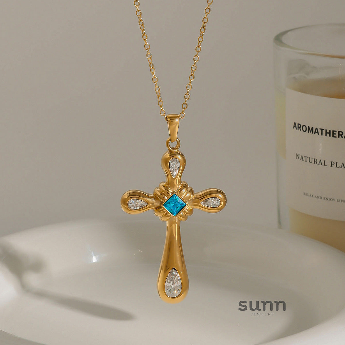 Logan Zircon Cross Necklace [2VZ7Z1NW]