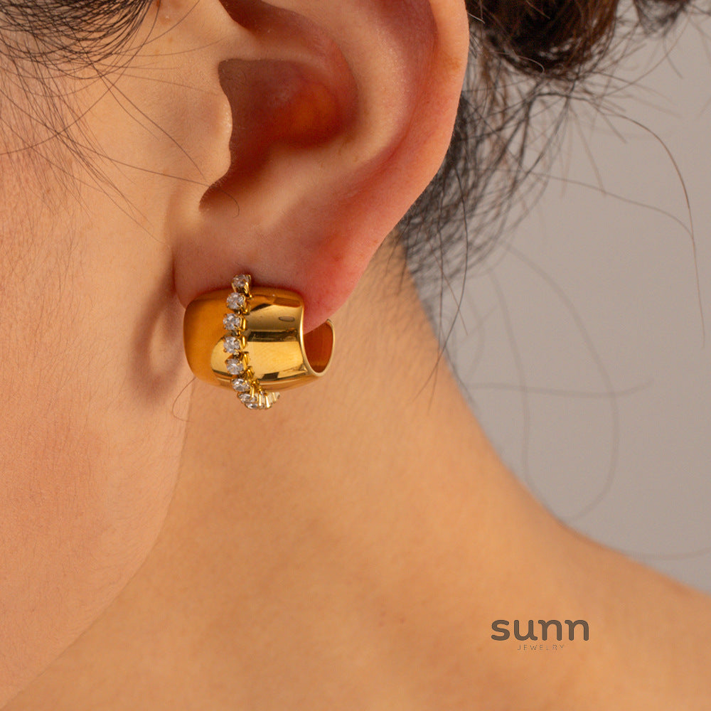 Logann Dainty Heart Stud Earrings [01COLNX8]