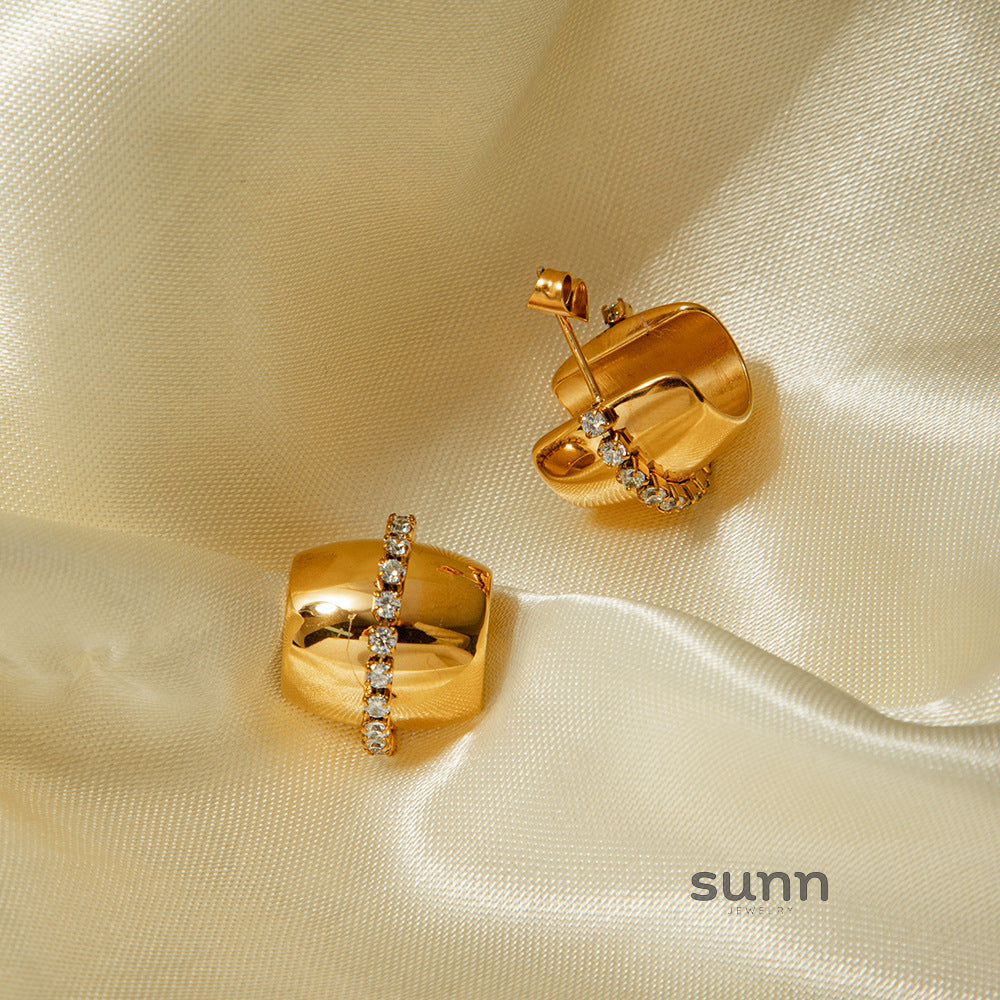 Logann Dainty Heart Stud Earrings [BKY64V29]