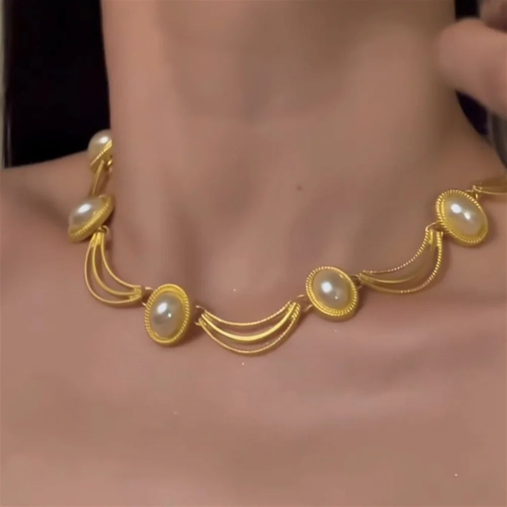 Lora Vintage Pearl Choker