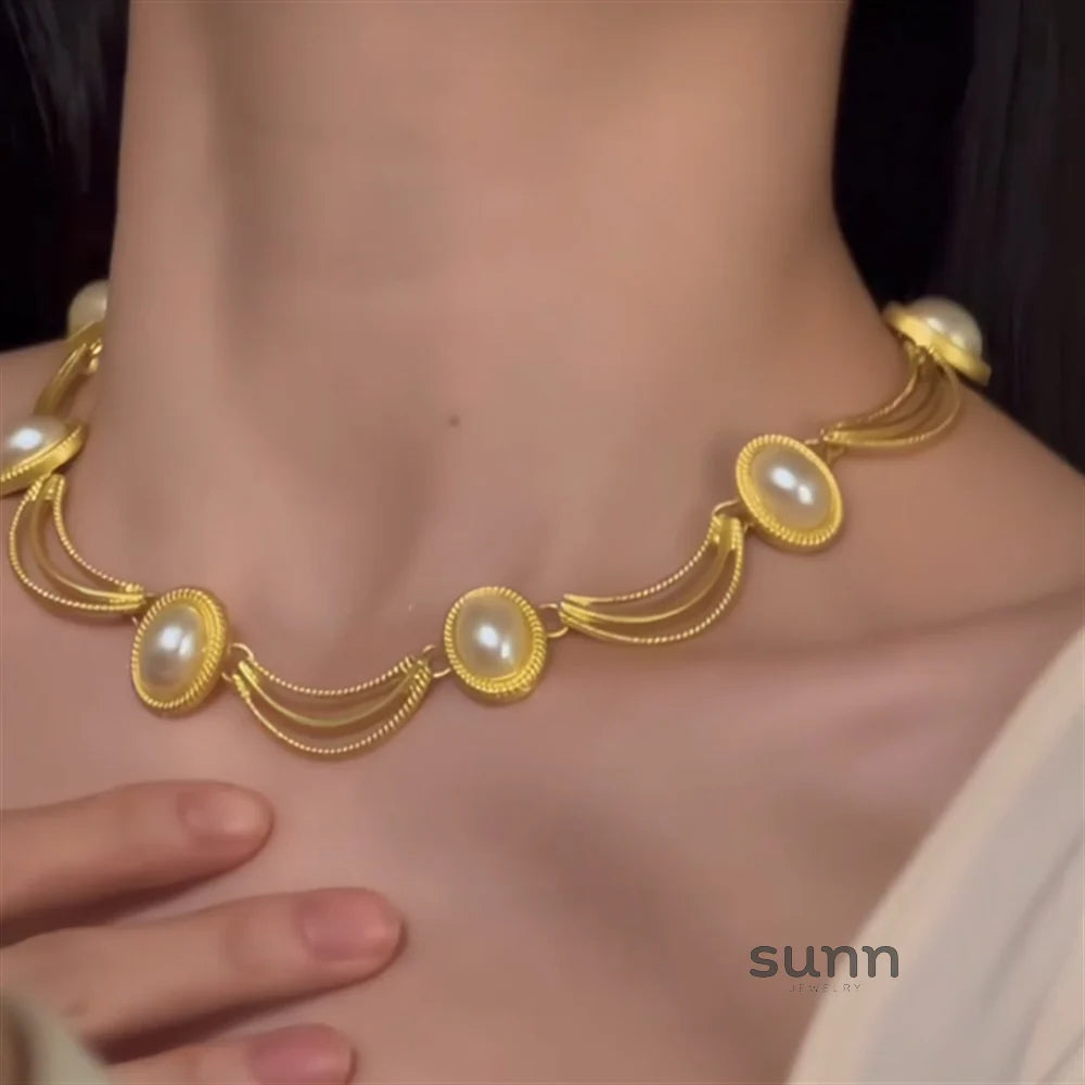 Lora Vintage Pearl Choker