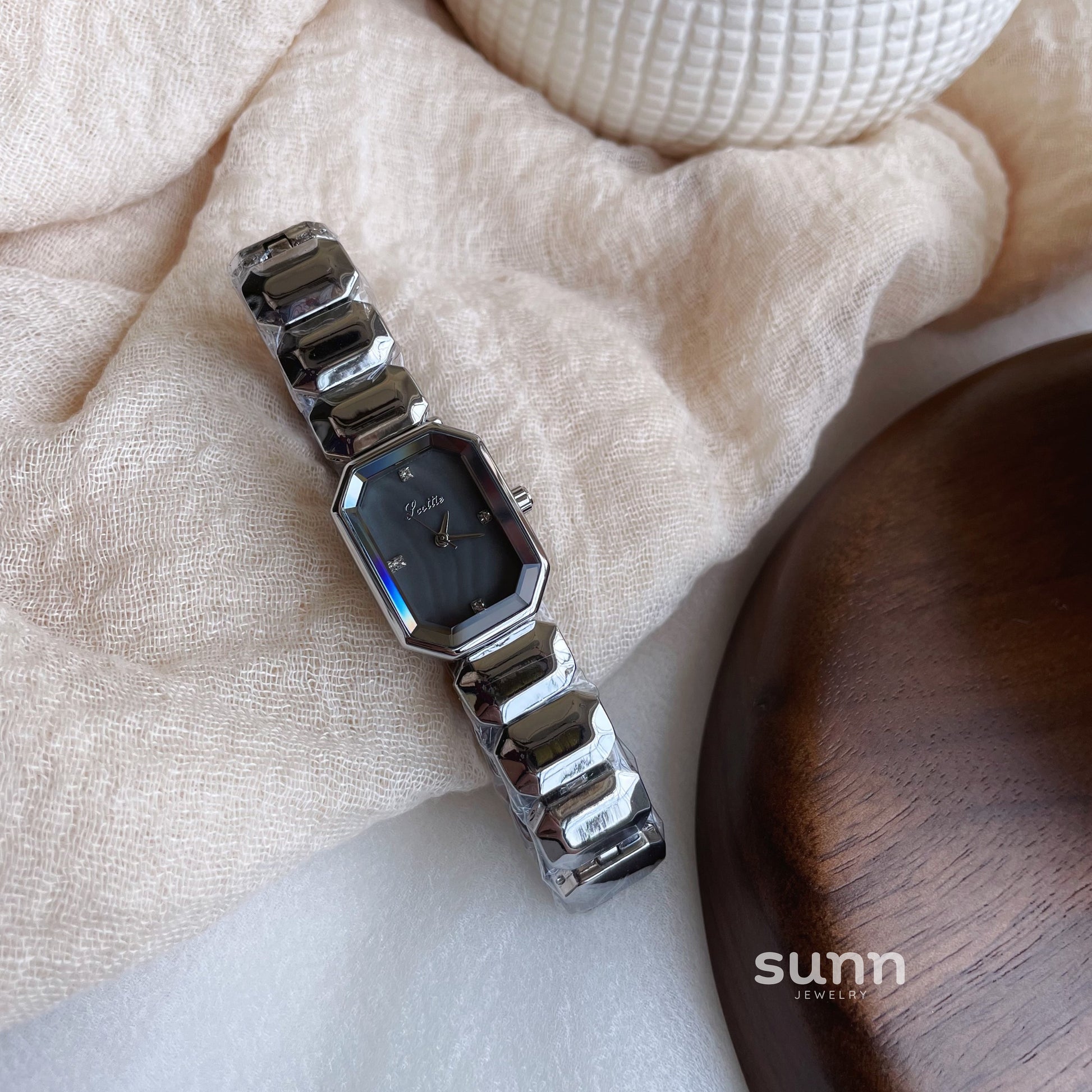Lorelei Mother-Of-Pearl Watch [XTMRXPUS]