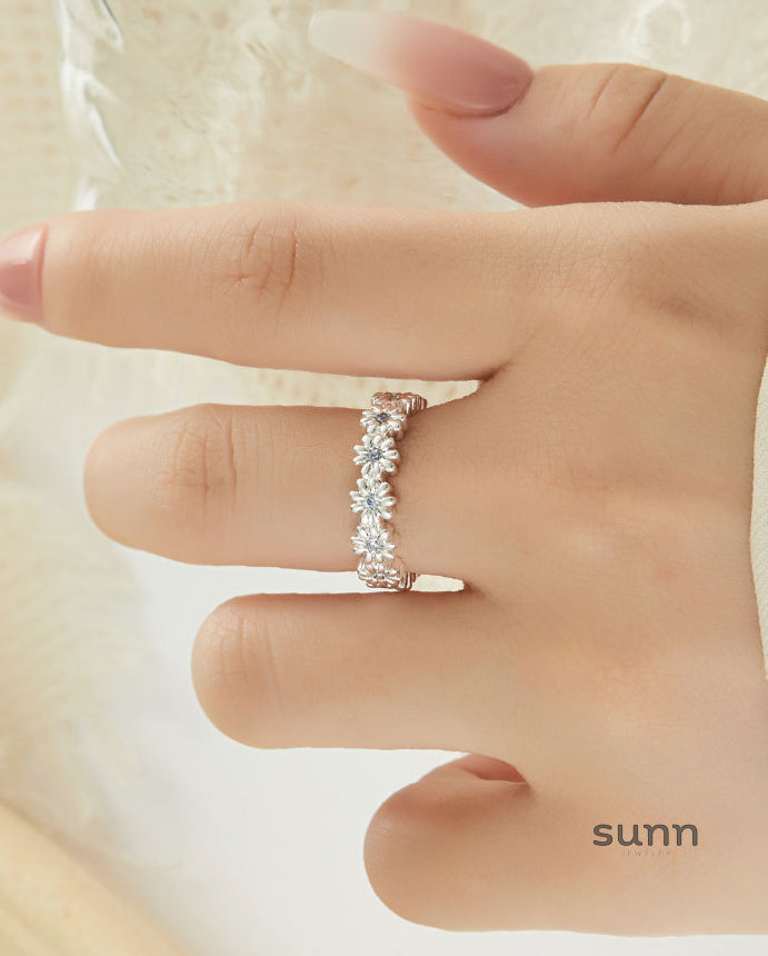 Loretta Delicate Daisy Ring [AXDGNEI2]