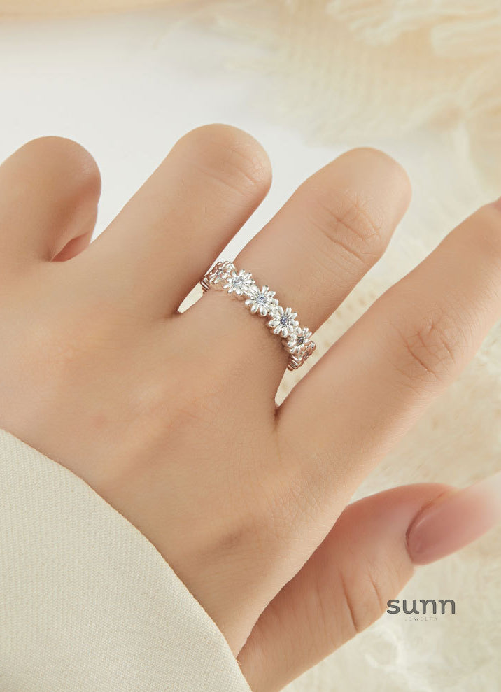 Loretta Delicate Daisy Ring [OUTJ2915]