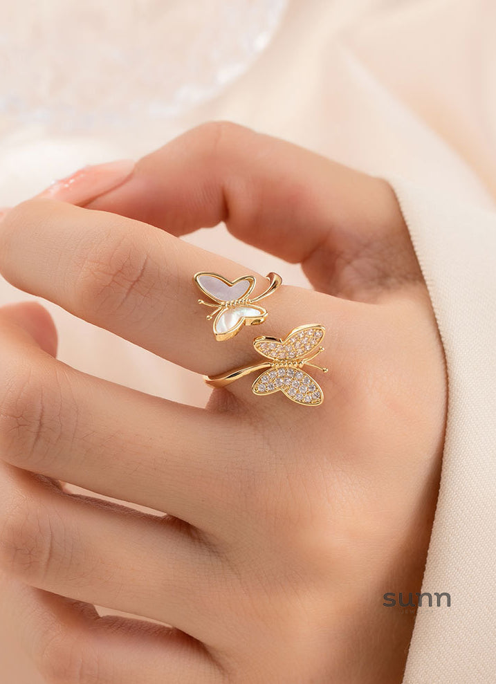 Lorraine Natural Shell Butterfly Ring [L126XTFW]