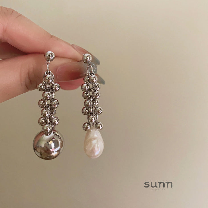 Loryn Asymmetrical Pearl Star Earrings [NSXIWSLE]