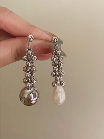 Loryn Asymmetrical Pearl Star Earrings [KKM1BUGX]