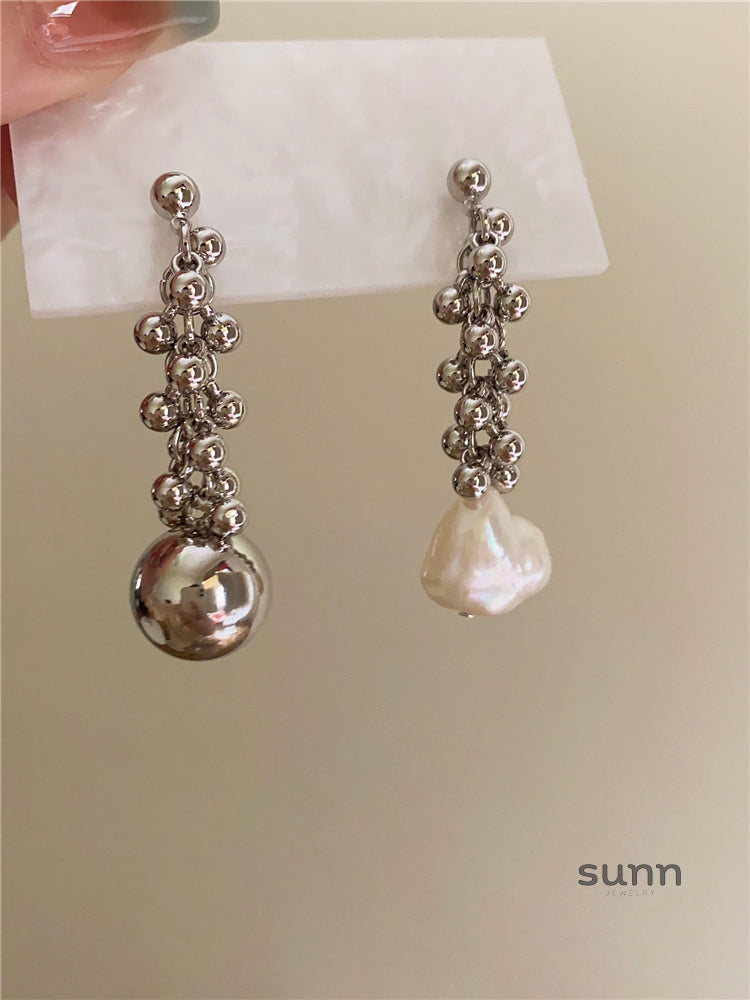 Loryn Asymmetrical Pearl Star Earrings [I1P0302P]