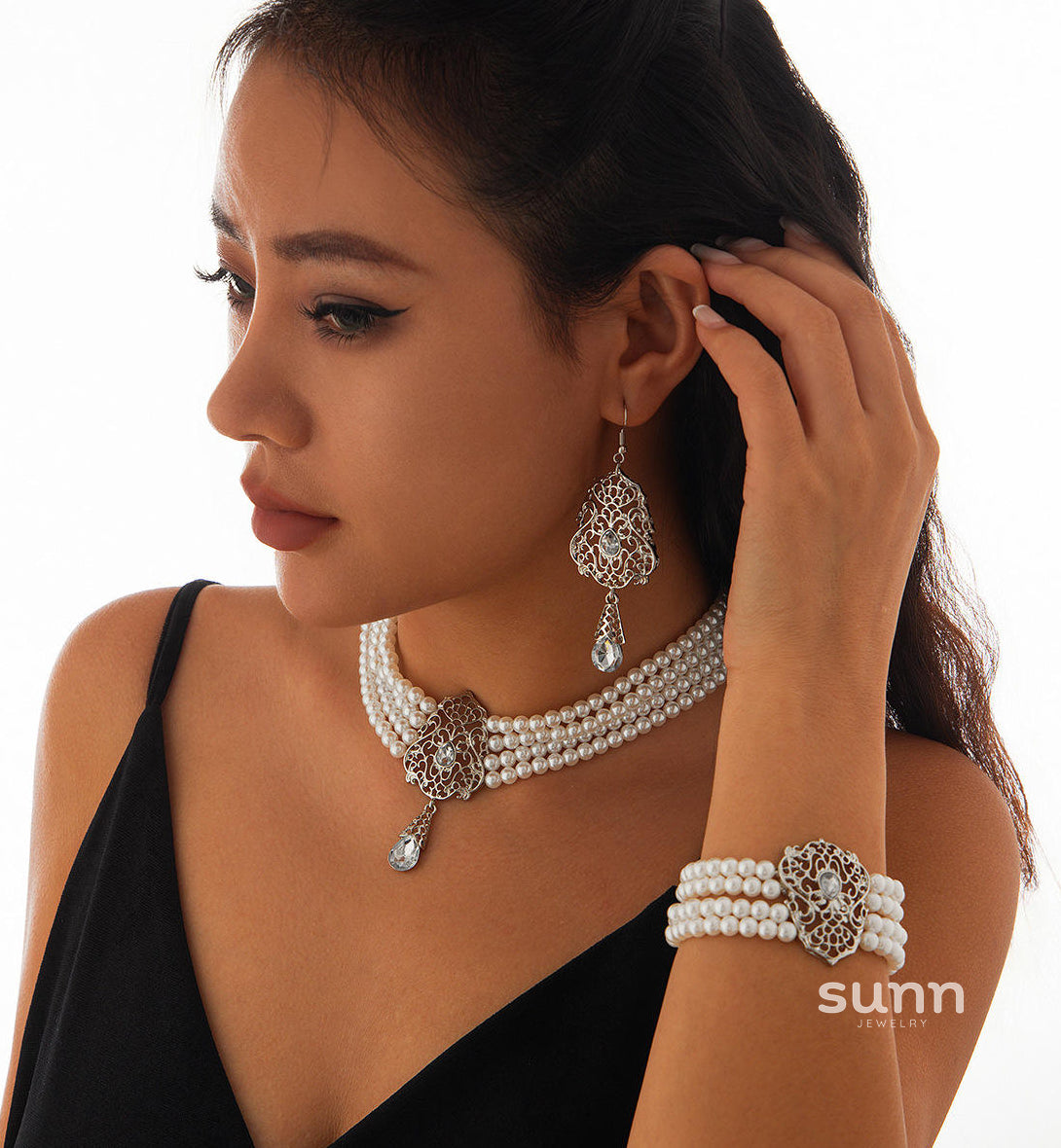 Lou Pearl Floral Collar Necklace [70MCNG9F]