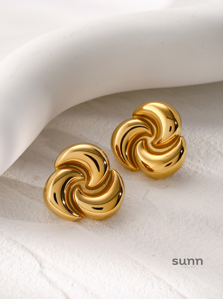 Lucca Crescent Bloom Earrings [BW8DCO71]