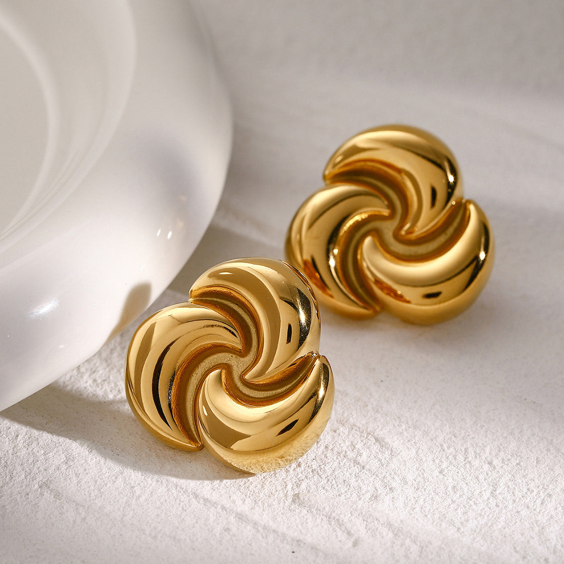 Lucca Crescent Bloom Earrings [I08GGRKP]