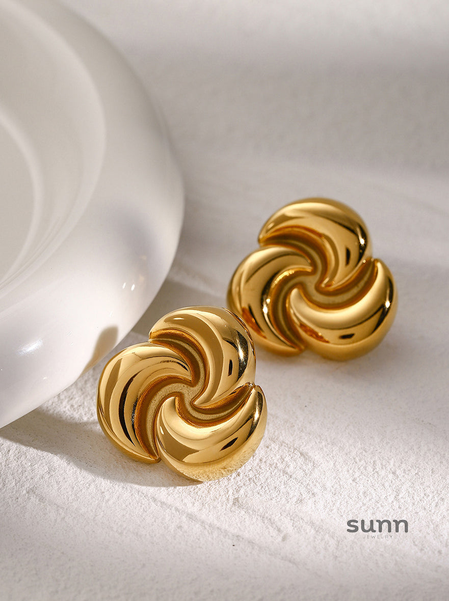 Lucca Crescent Bloom Earrings [484AA76J]