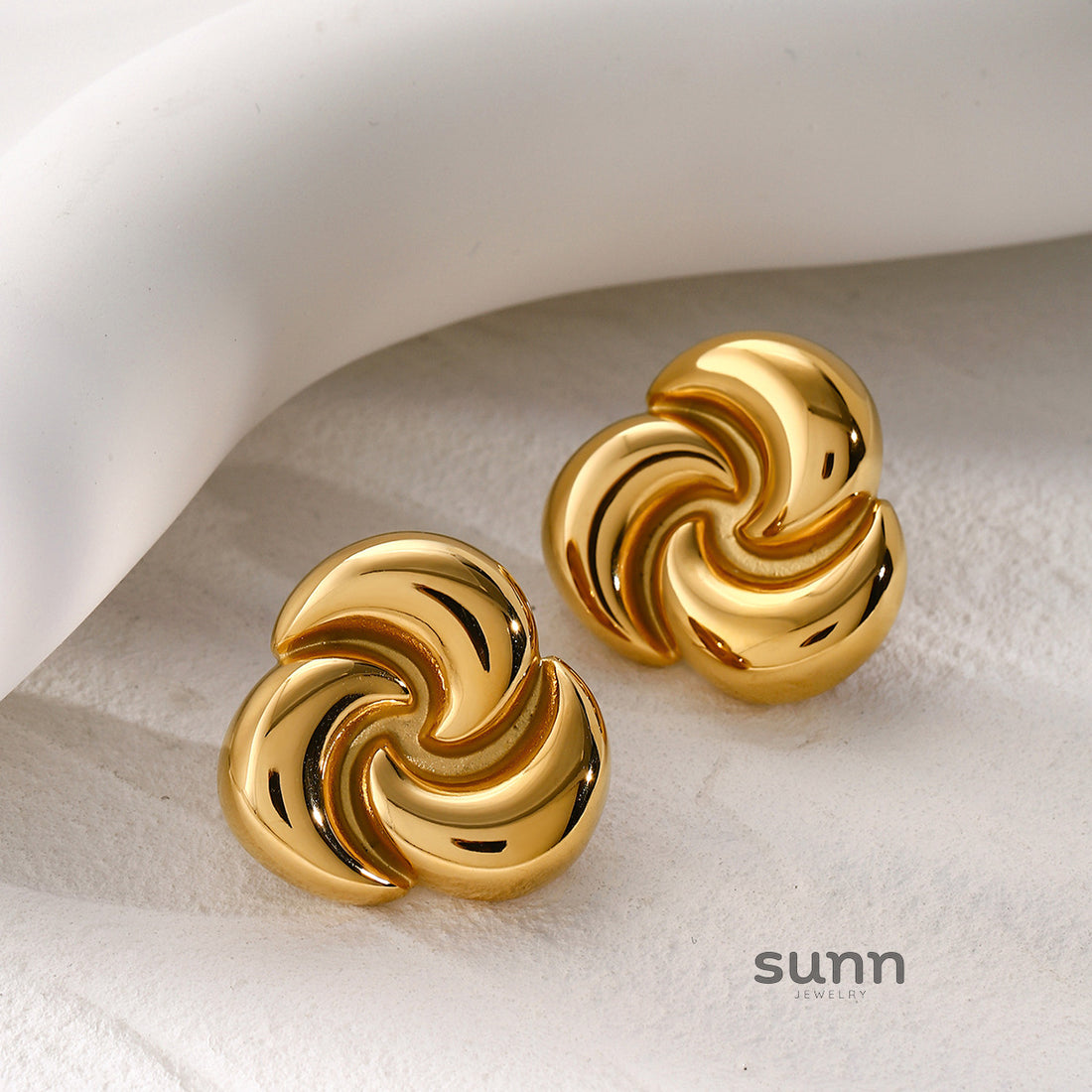 Lucca Crescent Bloom Earrings [I08GGRKP]