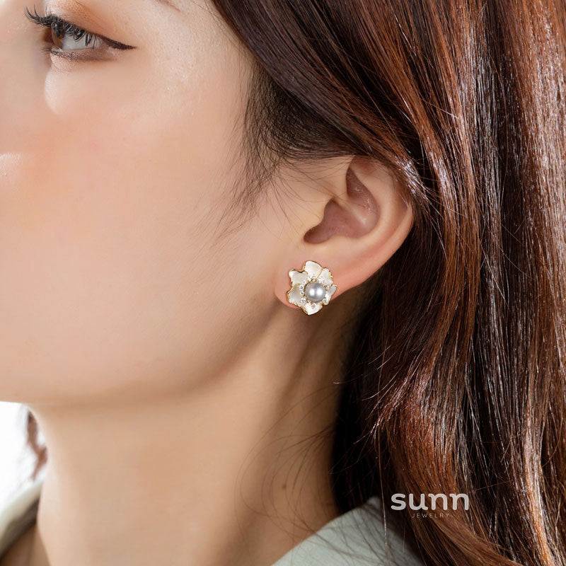 Lucca Elegant Floral Pearl Earrings [I1RUGBQ7]