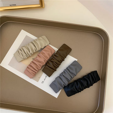 Luci Pleated Faux Leather Hairpin [UNO7H7TX]