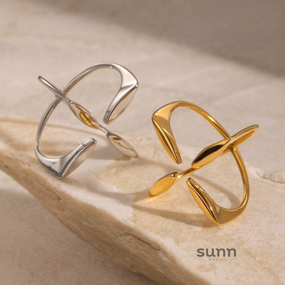 Lucia Sculpted Cross Ring [Y9TNN0PA]