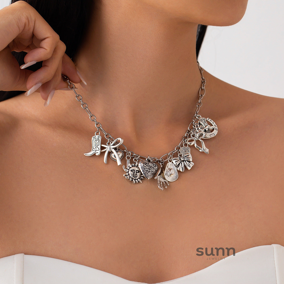 Luciana Layered Pendant Necklace [T0NMFS8K]