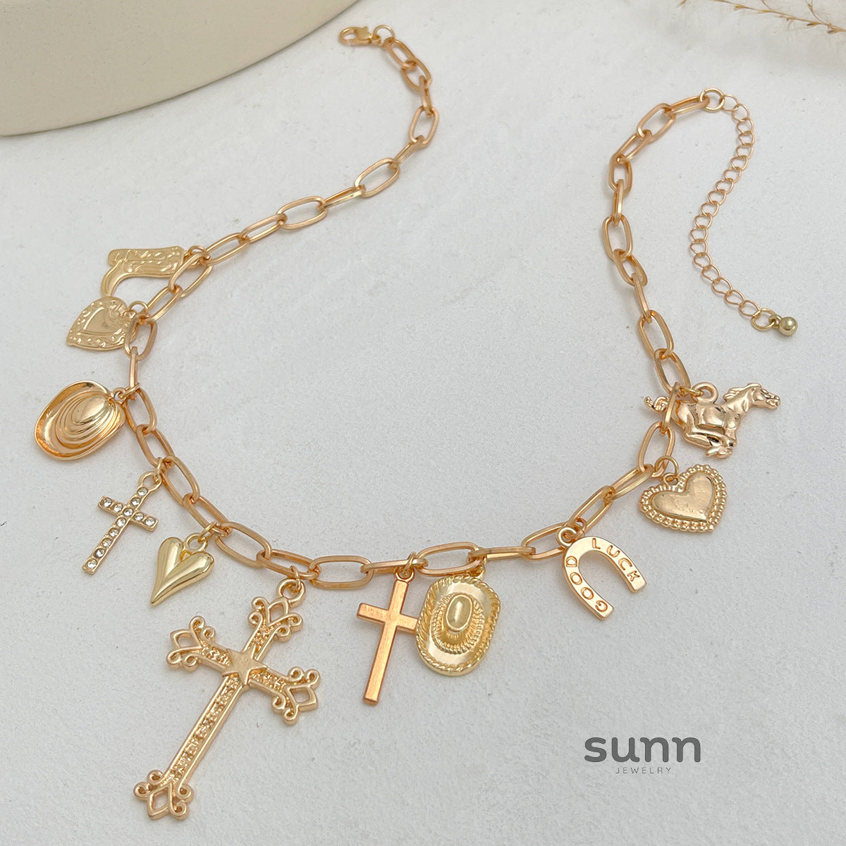 Luciana Layered Pendant Necklace [VCQP0B4Y]