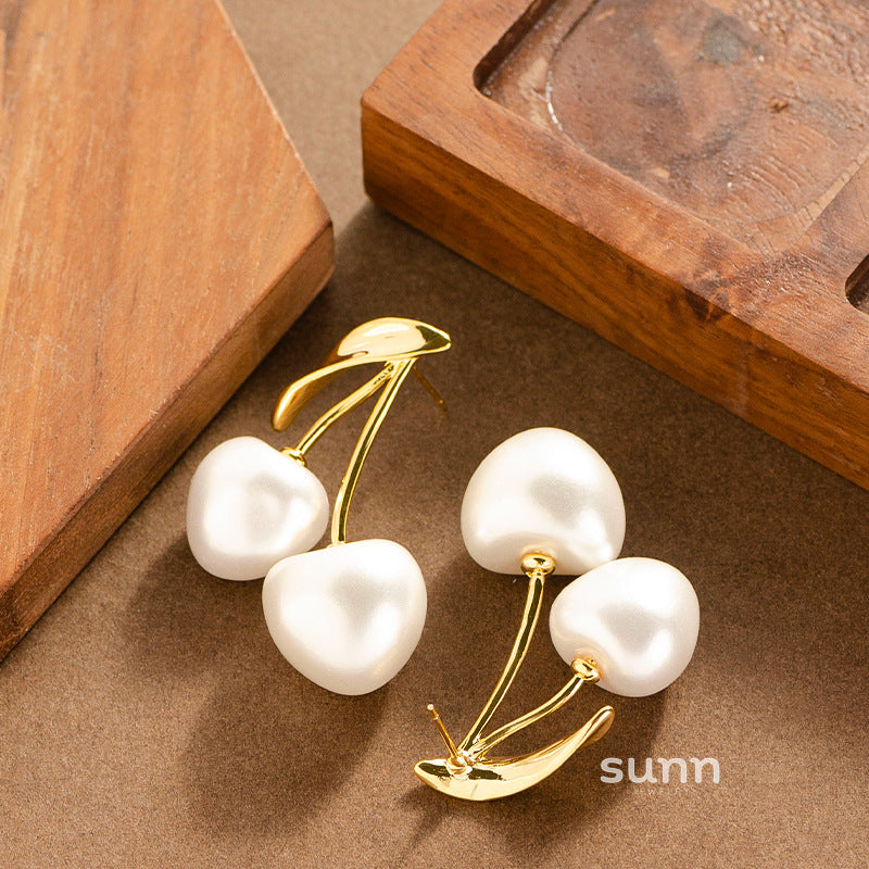 Lucie Cream Cherry Studs [IWE89EYI]