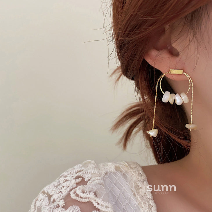 Lucie Shell Chain Drop Earrings [P2QJ8GIH]