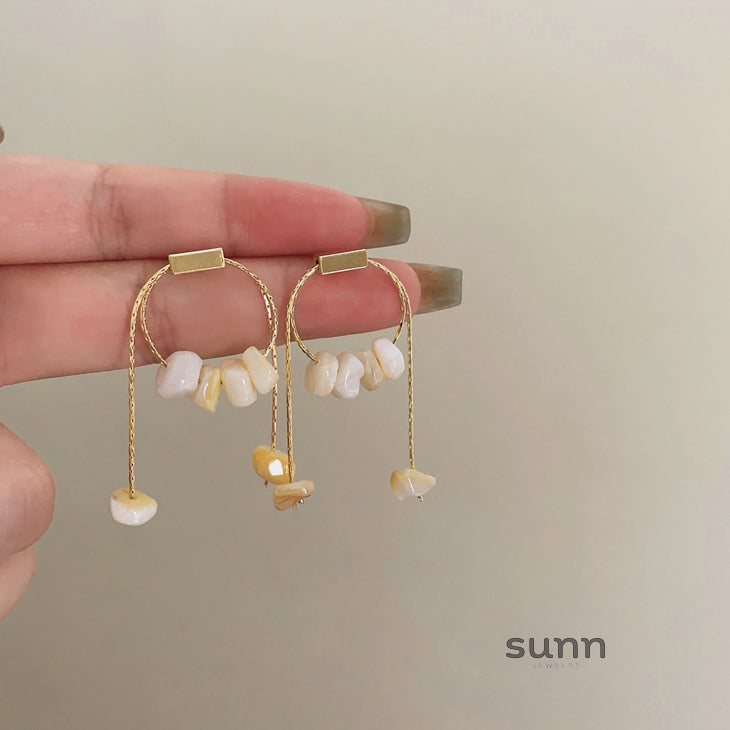 Lucie Shell Chain Drop Earrings [A507AMTV]
