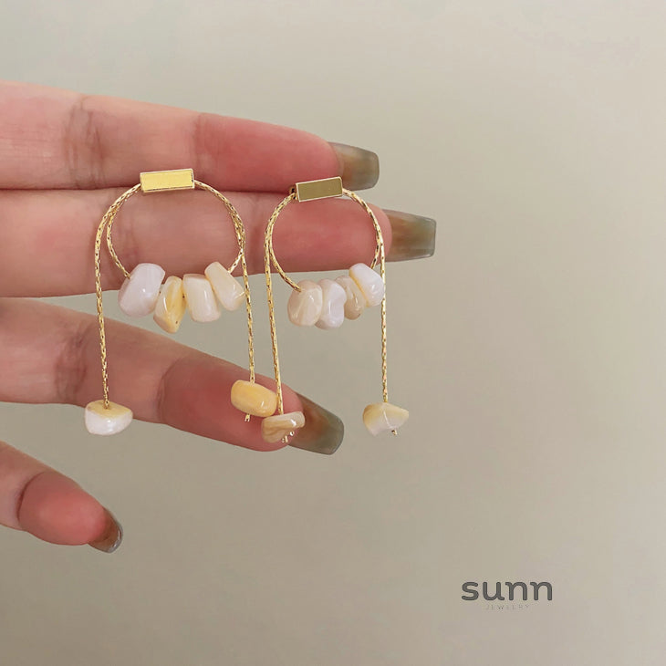 Lucie Shell Chain Drop Earrings [NFV3AWML]