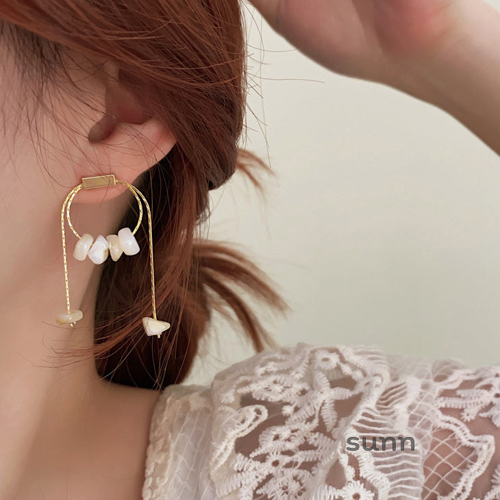 Lucie Shell Chain Drop Earrings [OYSE274N]