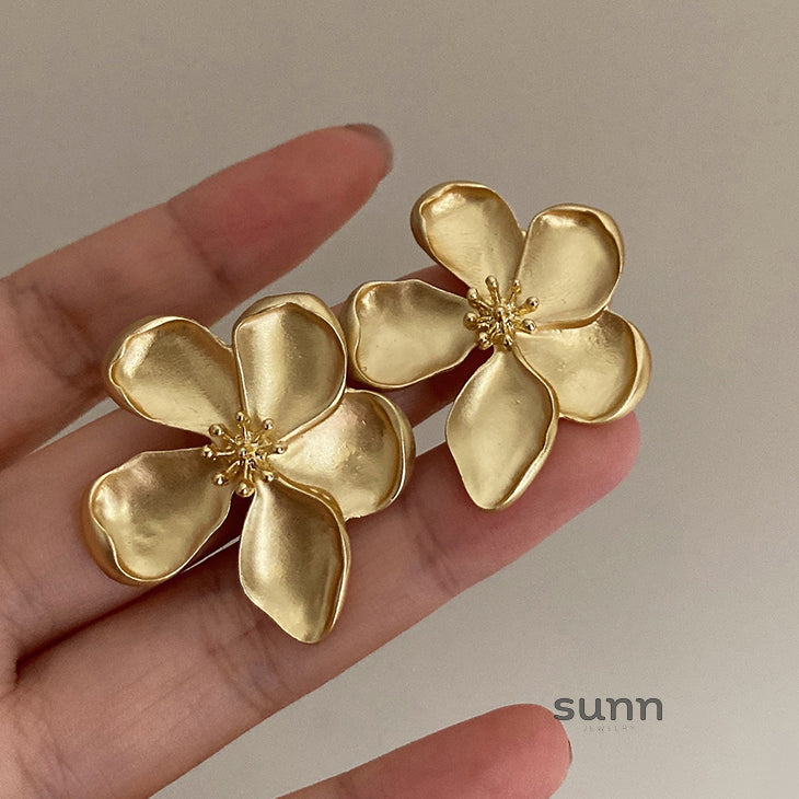 Lucinda Floral Drop Earrings [66JTIYMR]