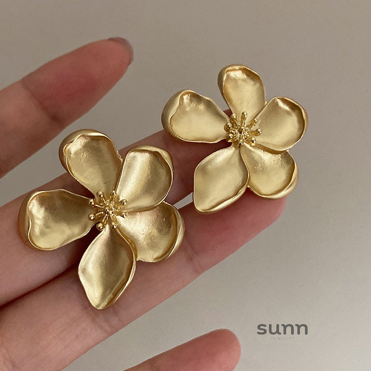 Lucinda Floral Drop Earrings [6IB3MCJ3]