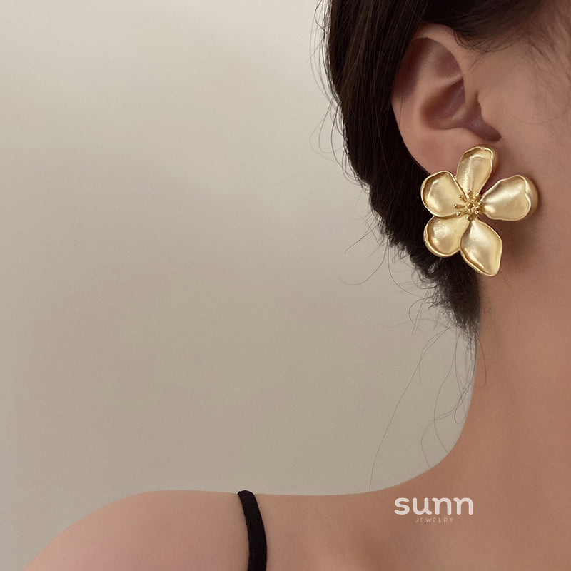 Lucinda Floral Drop Earrings [OQV3HLM6]