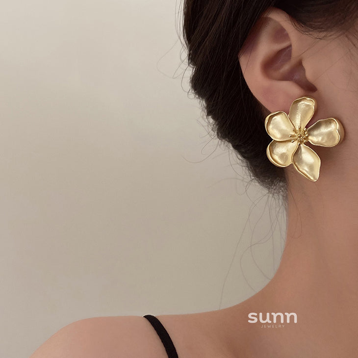 Lucinda Floral Drop Earrings [QQIFYRV5]