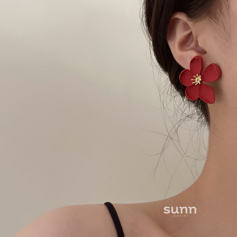 Lucinda Floral Drop Earrings [TK2J8OL6]