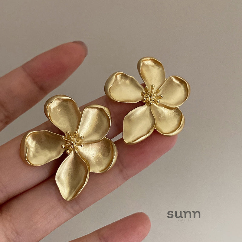 Lucinda Floral Drop Earrings [UEBIGAPQ]