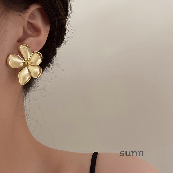 Lucinda Floral Drop Earrings [GQQZ8HX4]