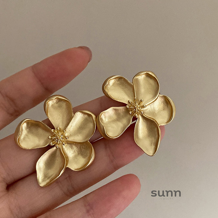 Lucinda Floral Drop Earrings [LZW87LUU]