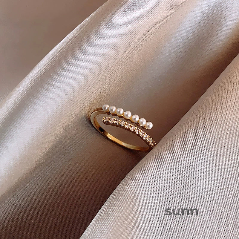 Lucy Delicate Adjustable Gold Ring [URP8Y1GQ]
