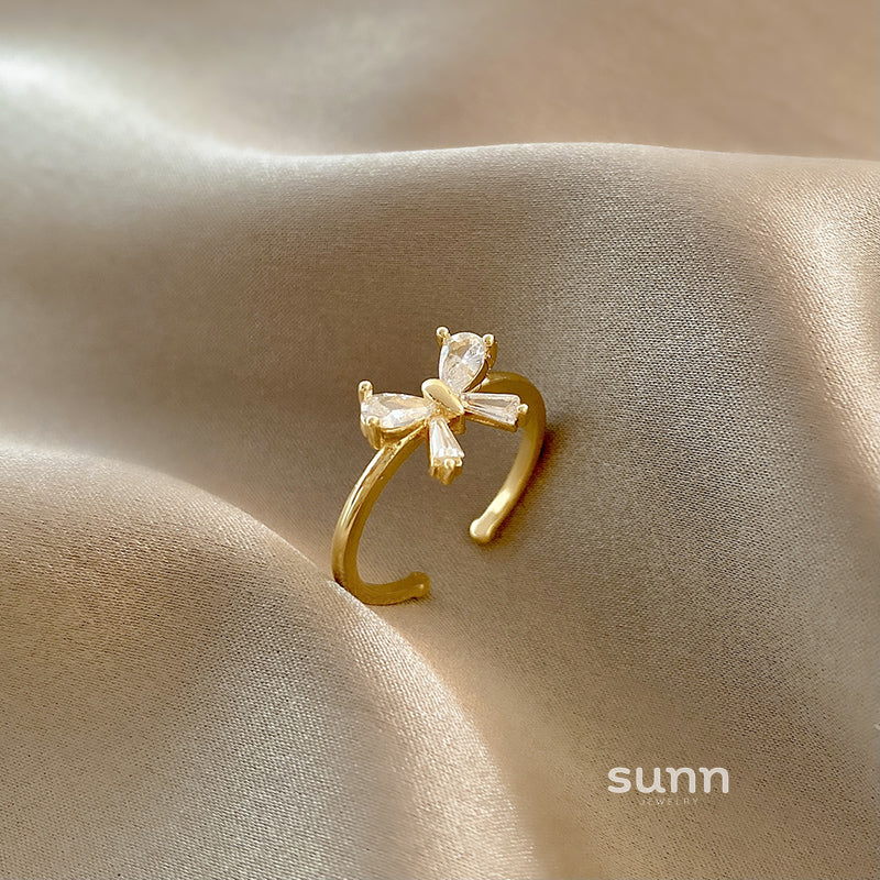 Lucy Delicate Adjustable Gold Ring [CI9M2AR7]