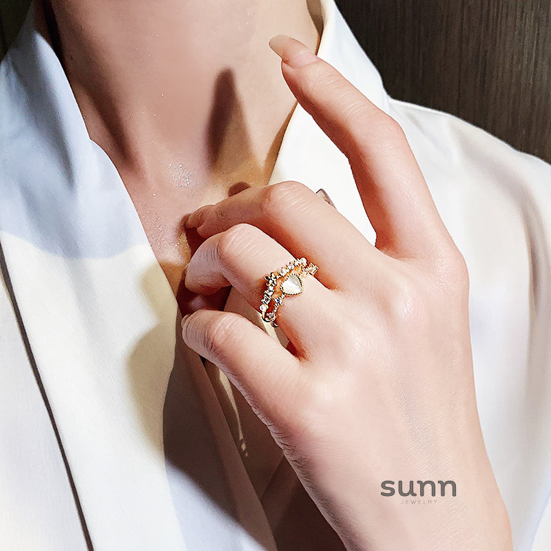 Lucy Delicate Adjustable Gold Ring [B4XCMIOR]