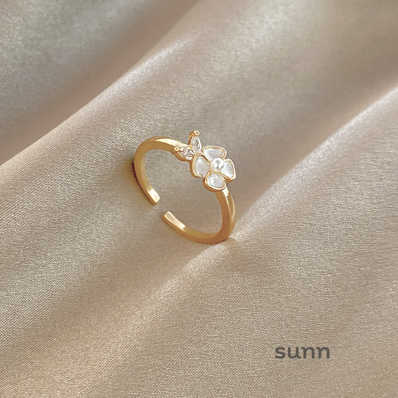 Lucy Delicate Adjustable Gold Ring [N10QP8QV]