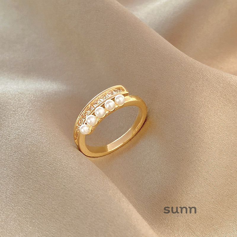 Lucy Delicate Adjustable Gold Ring [ZRUBVA9E]