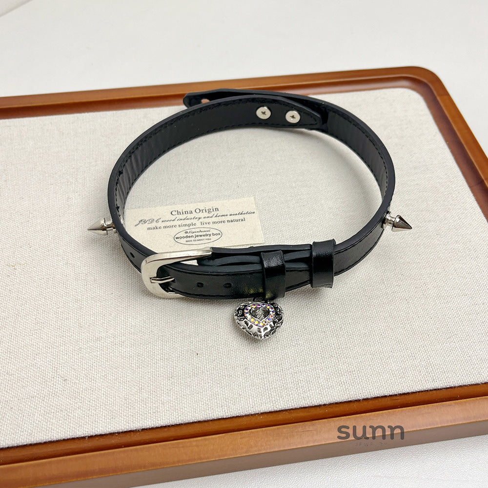 Lux Leopard Heart Choker [Y21L84HN]