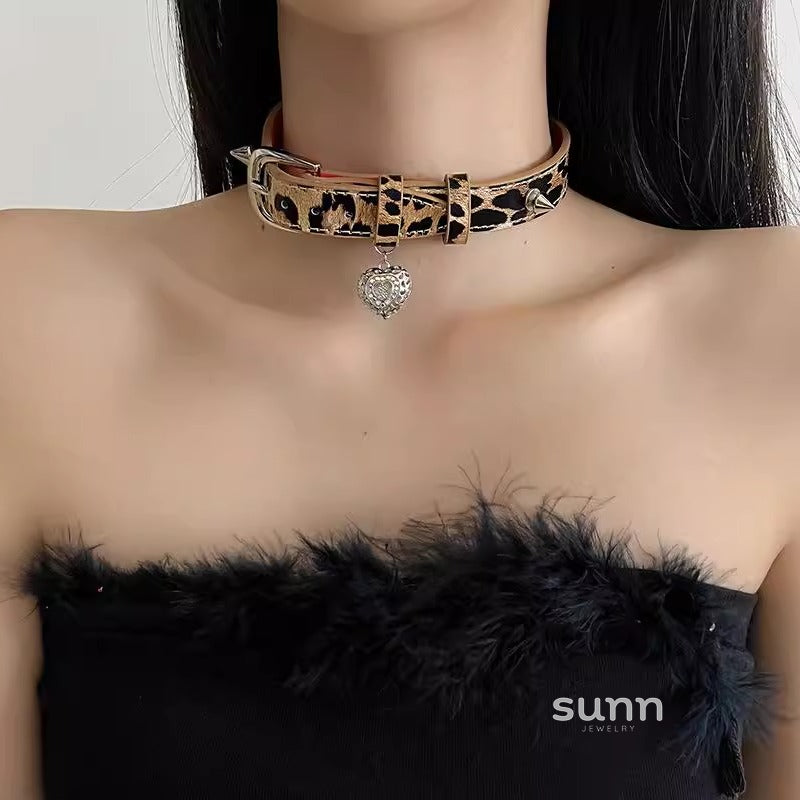 Lux Leopard Heart Choker [GV51R3S6]