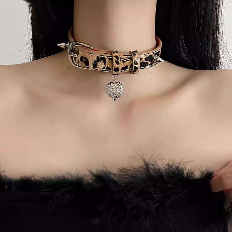 Lux Leopard Heart Choker [YCMHES7P]